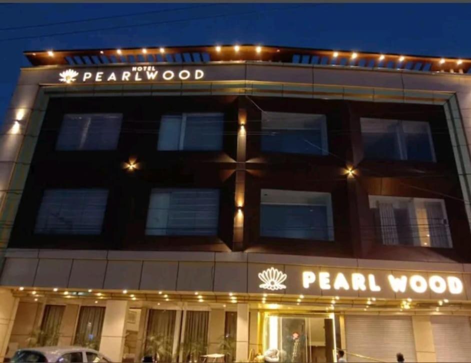 Hotel Pearl Wood Zirakpur المظهر الخارجي الصورة