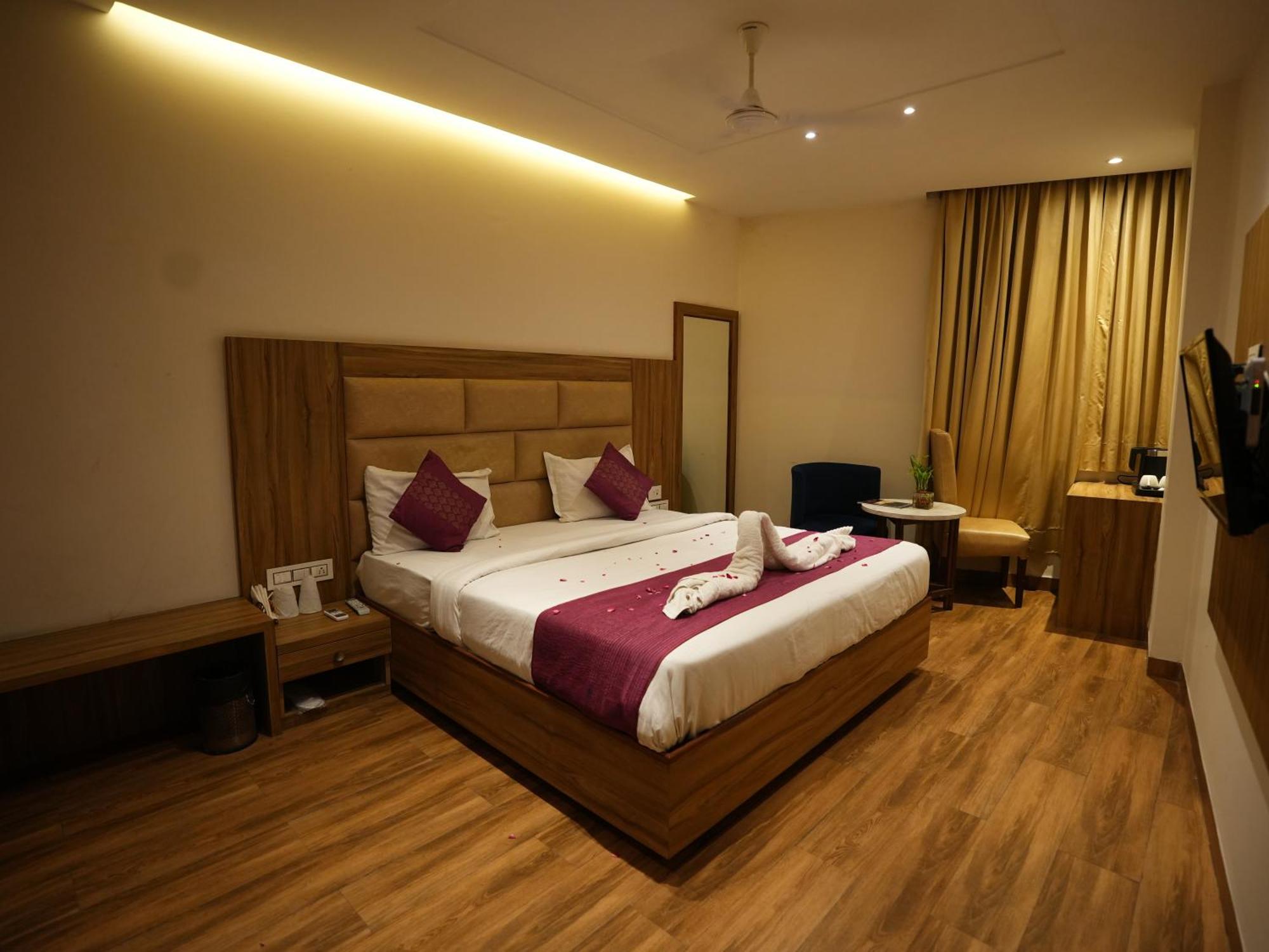 Hotel Pearl Wood Zirakpur المظهر الخارجي الصورة